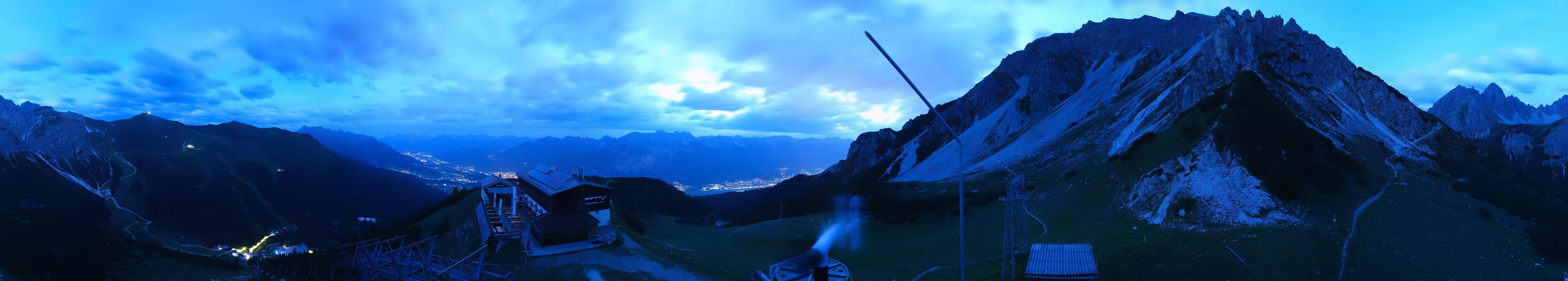 Archived image Webcam Axams: View Birgitzköpflhaus