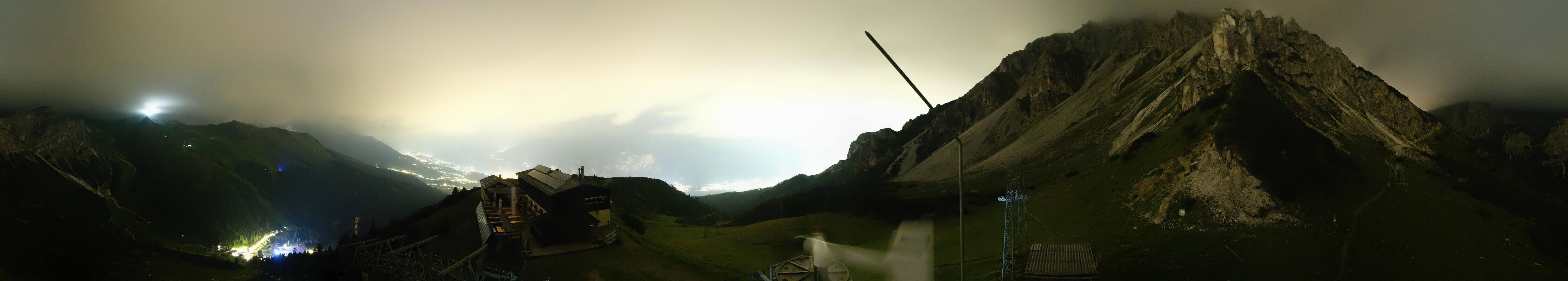 Archived image Webcam Axams: View Birgitzköpflhaus