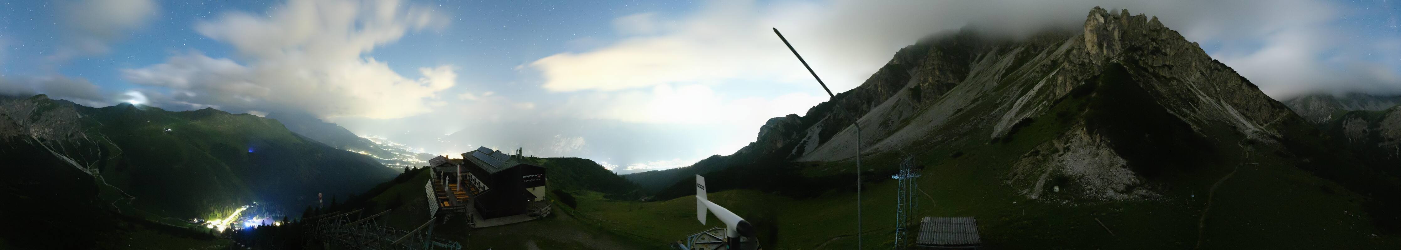 Archived image Webcam Axams: View Birgitzköpflhaus