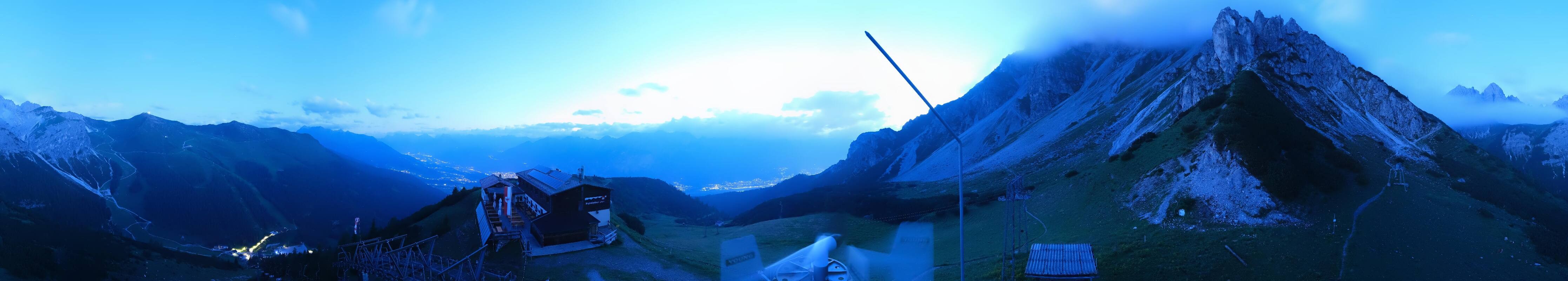 Archived image Webcam Axams: View Birgitzköpflhaus
