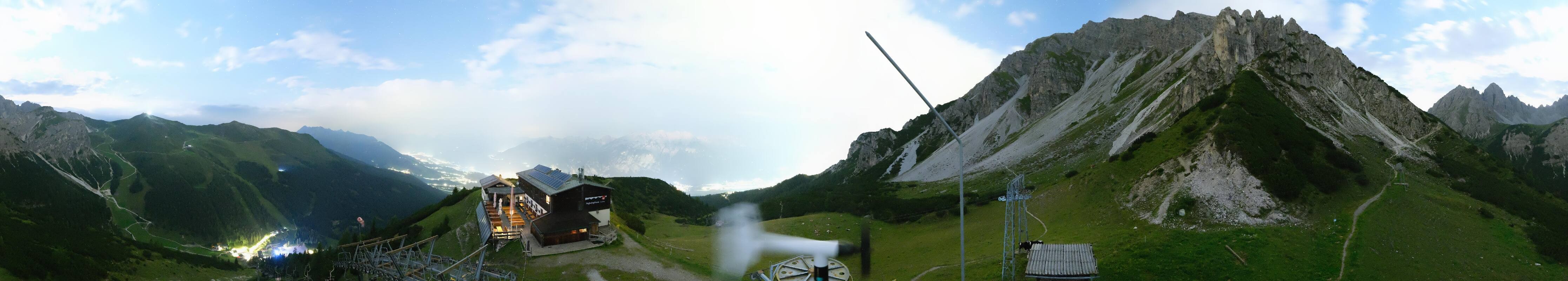 Archived image Webcam Axams: View Birgitzköpflhaus