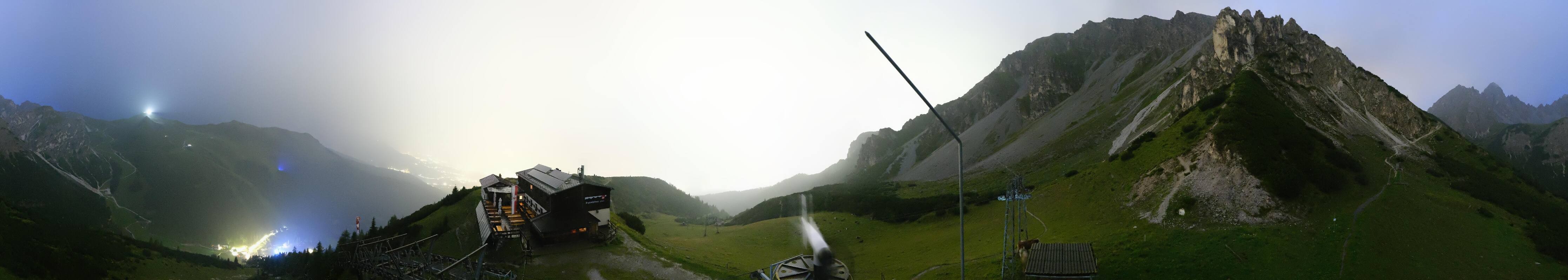 Archived image Webcam Axams: View Birgitzköpflhaus