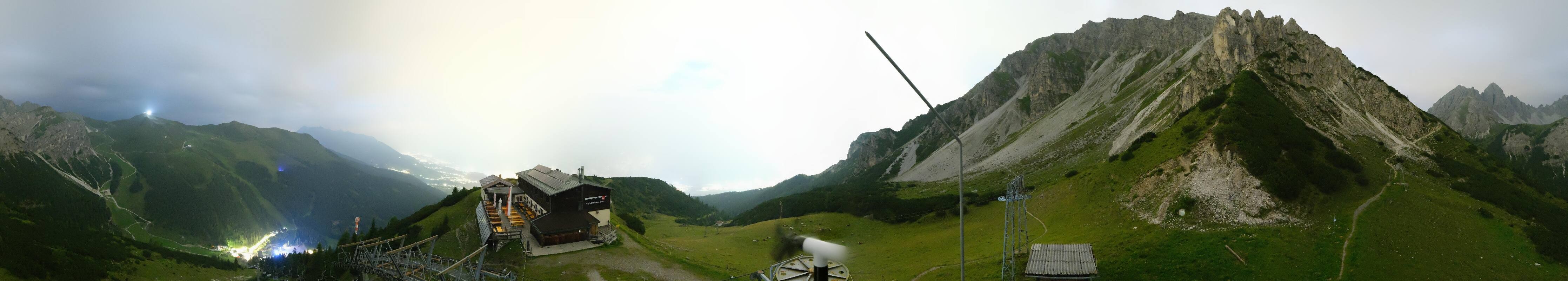Archived image Webcam Axams: View Birgitzköpflhaus