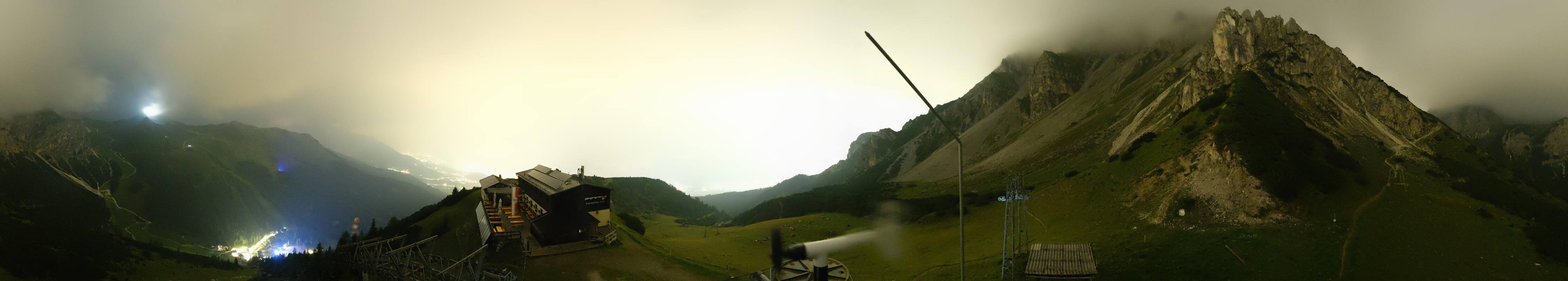 Archived image Webcam Axams: View Birgitzköpflhaus