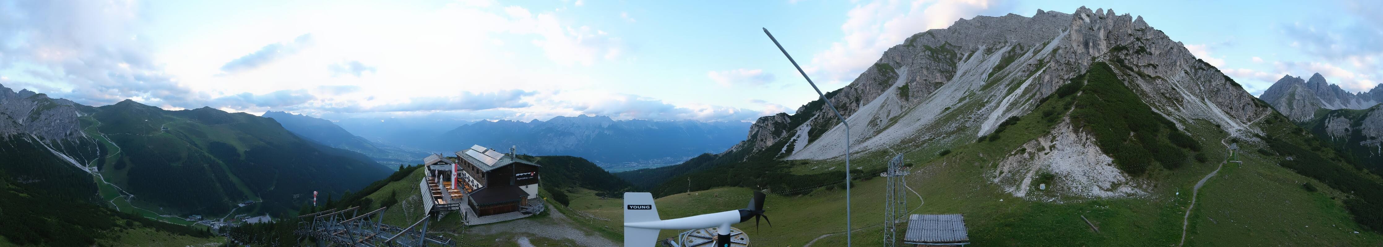 Archived image Webcam Axams: View Birgitzköpflhaus