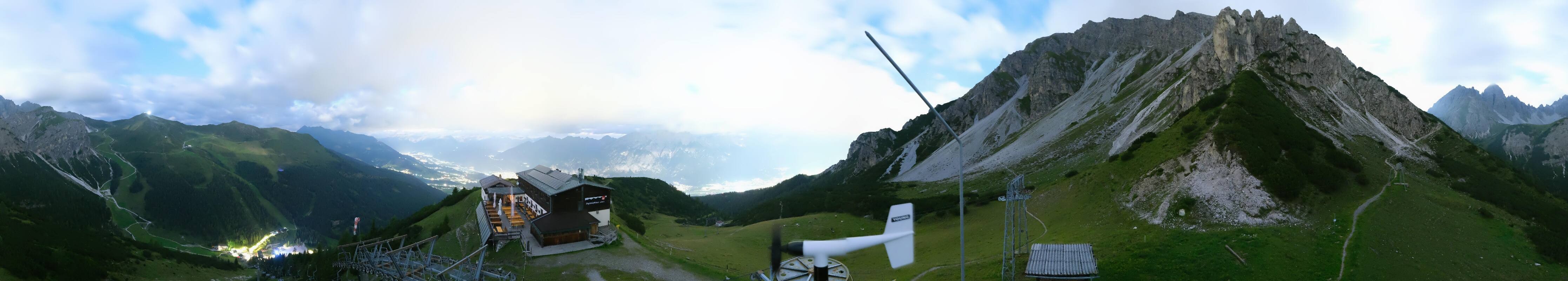 Archived image Webcam Axams: View Birgitzköpflhaus