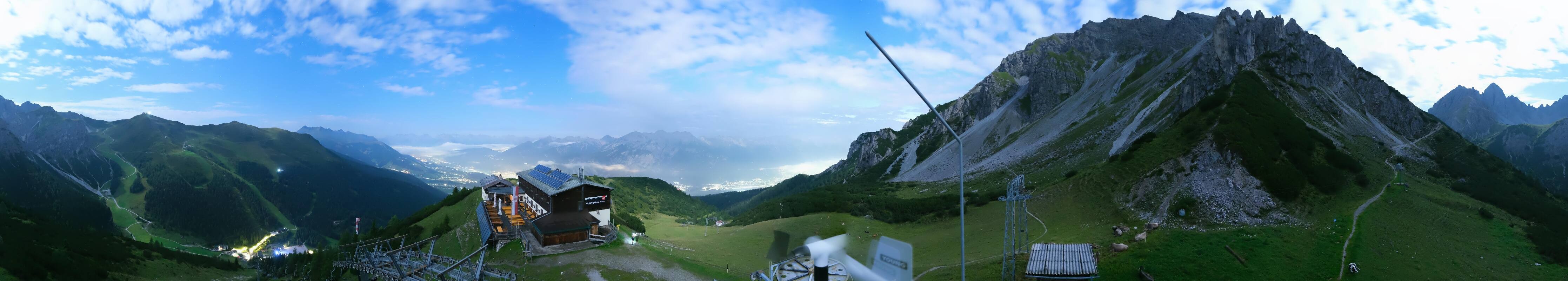 Archived image Webcam Axams: View Birgitzköpflhaus