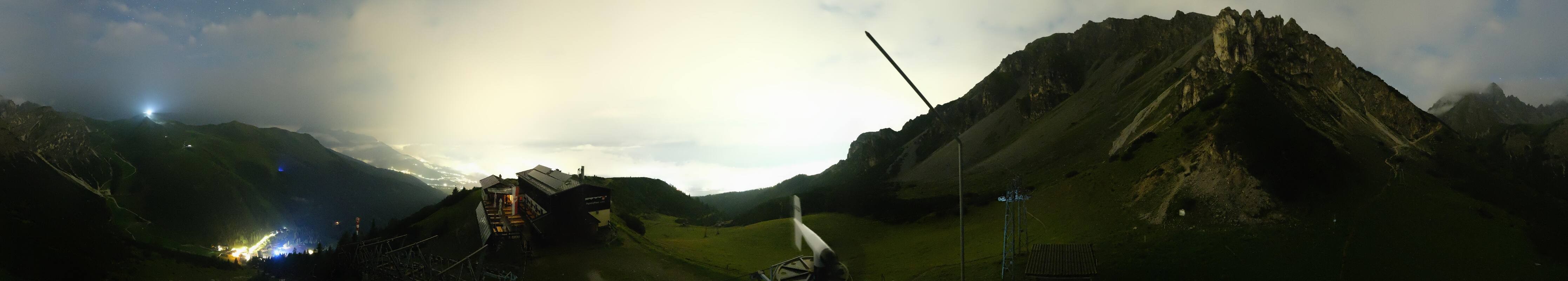 Archived image Webcam Axams: View Birgitzköpflhaus