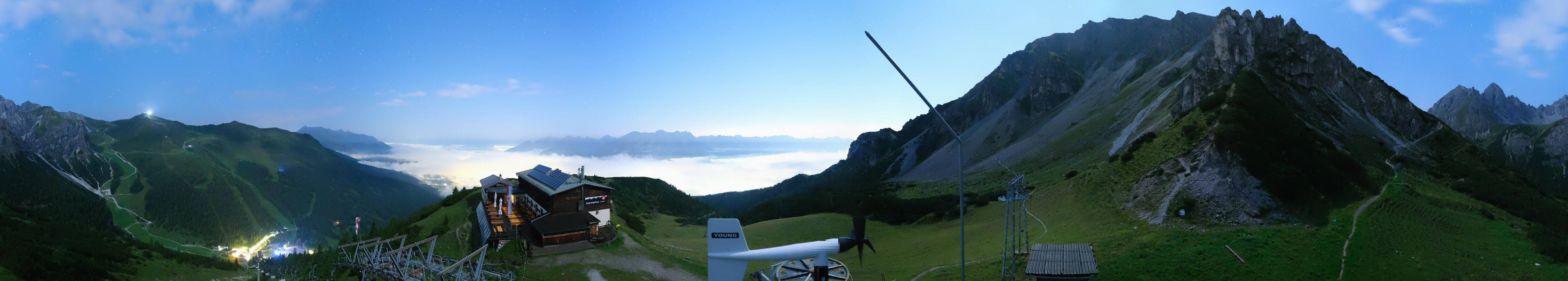 Archived image Webcam Axams: View Birgitzköpflhaus