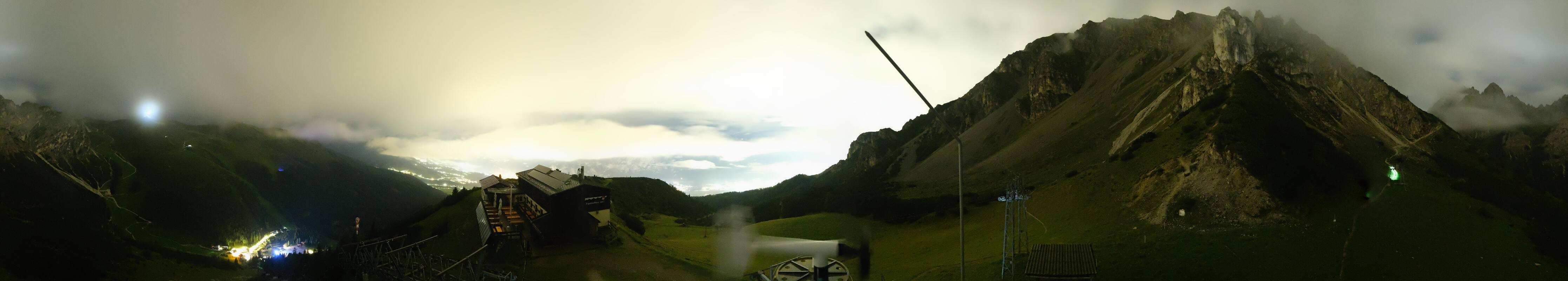 Archived image Webcam Axams: View Birgitzköpflhaus