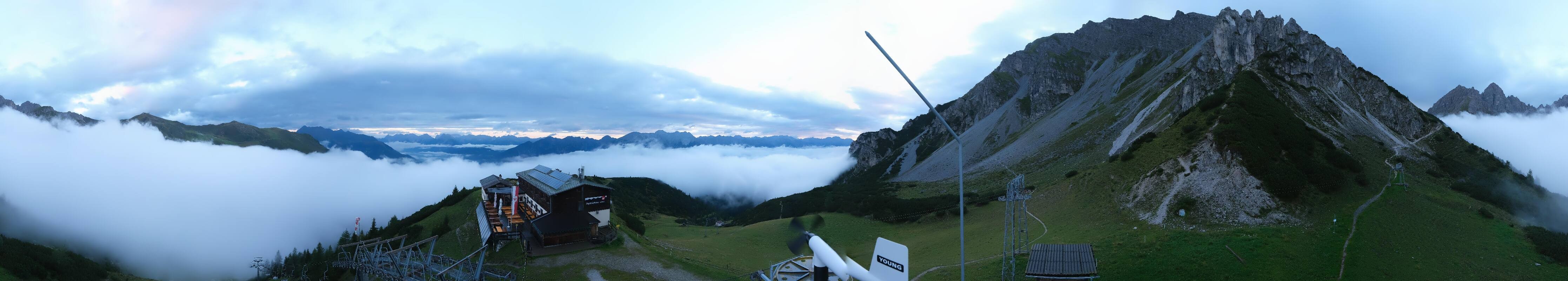 Archived image Webcam Axams: View Birgitzköpflhaus