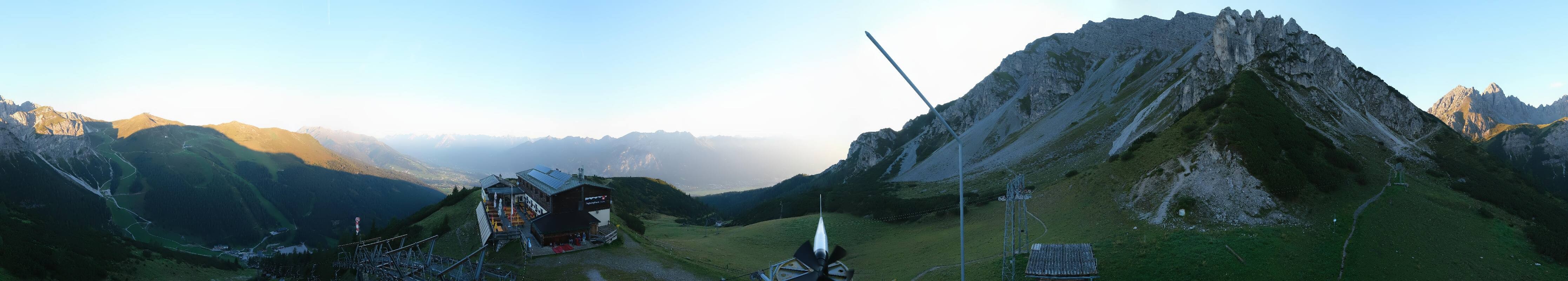 Archived image Webcam Axams: View Birgitzköpflhaus