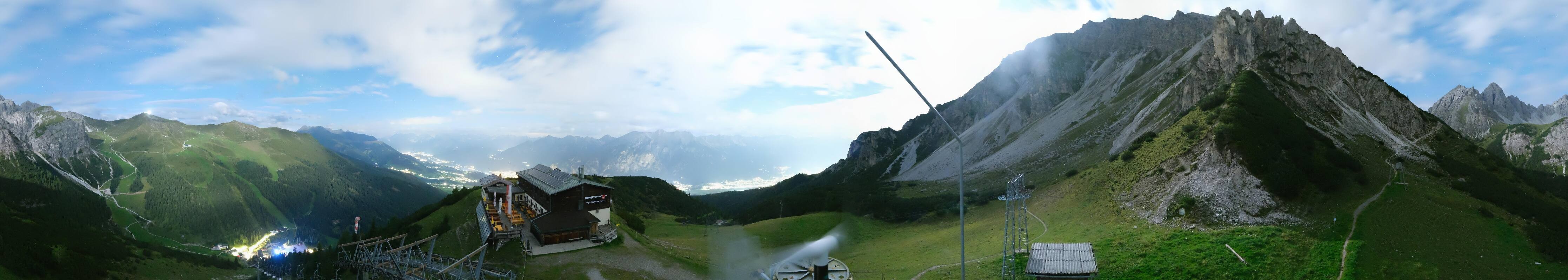 Archived image Webcam Axams: View Birgitzköpflhaus