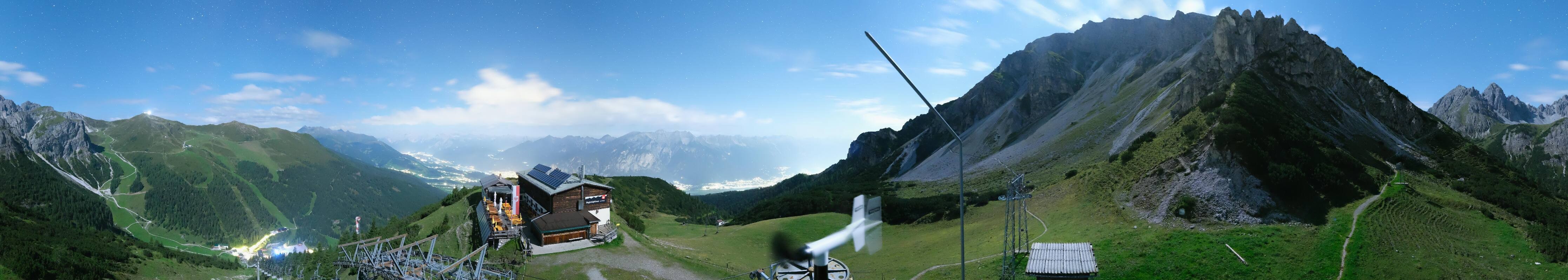 Archived image Webcam Axams: View Birgitzköpflhaus