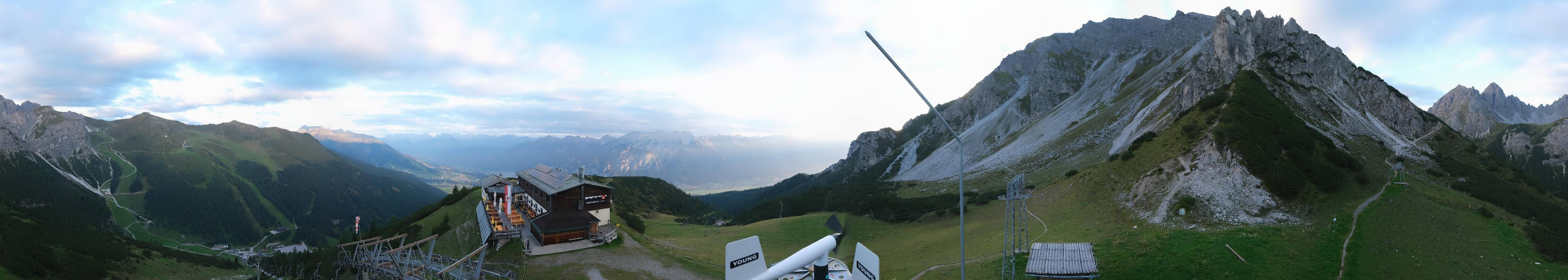 Archived image Webcam Axams: View Birgitzköpflhaus