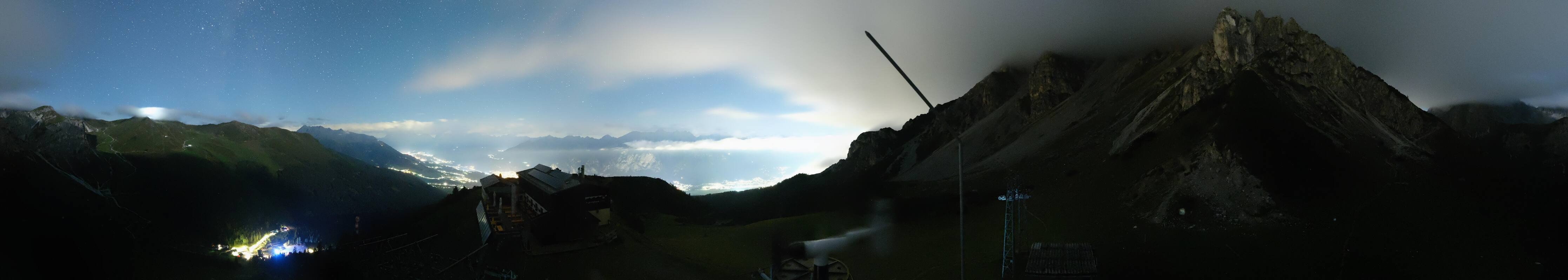 Archived image Webcam Axams: View Birgitzköpflhaus