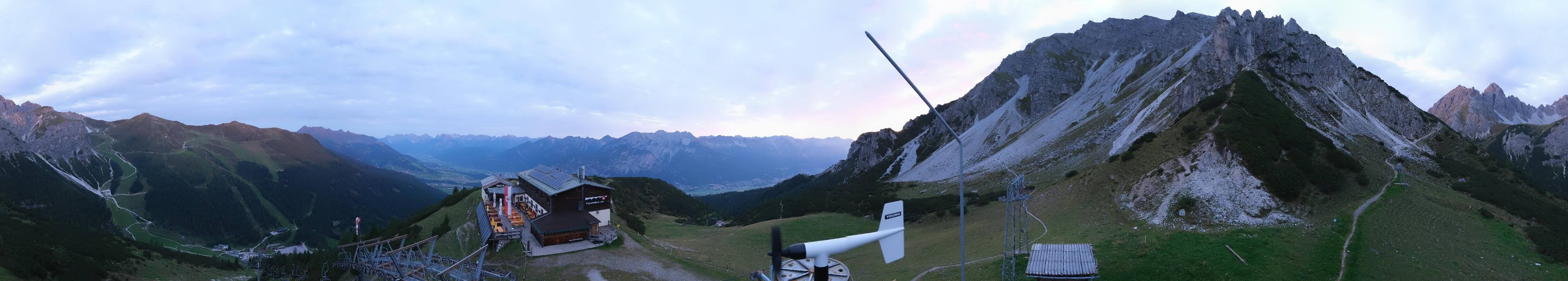 Archived image Webcam Axams: View Birgitzköpflhaus