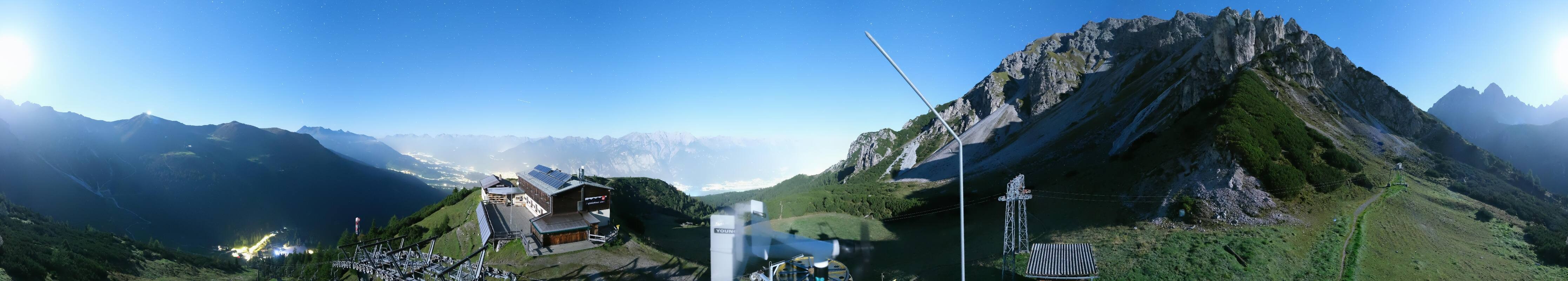 Archived image Webcam Axams: View Birgitzköpflhaus