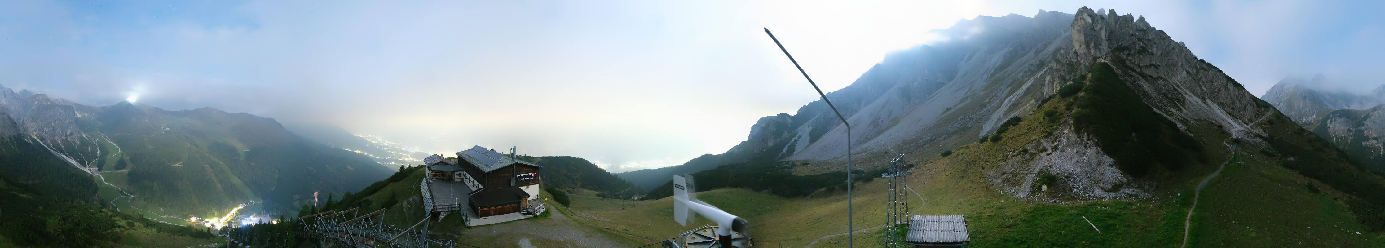 Archived image Webcam Axams: View Birgitzköpflhaus