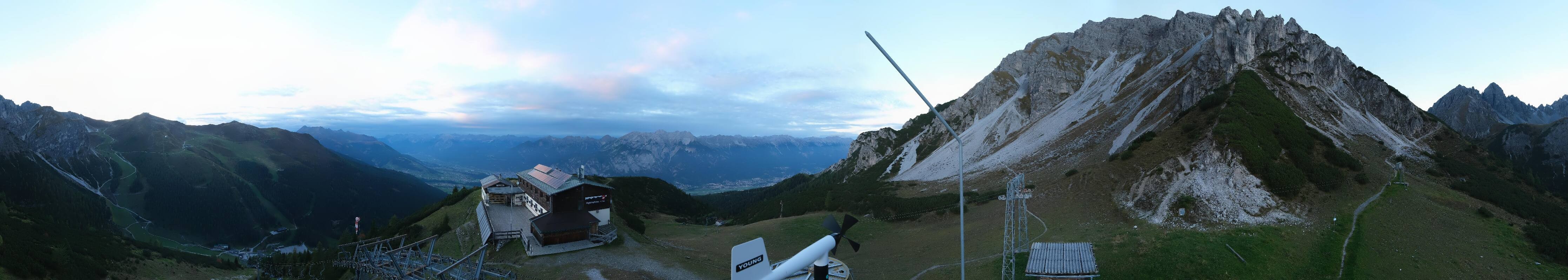 Archived image Webcam Axams: View Birgitzköpflhaus
