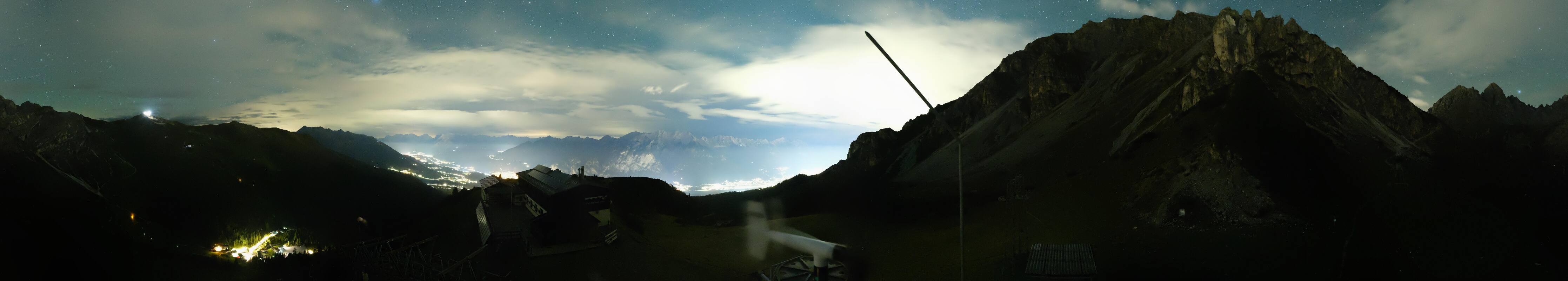 Archived image Webcam Axams: View Birgitzköpflhaus