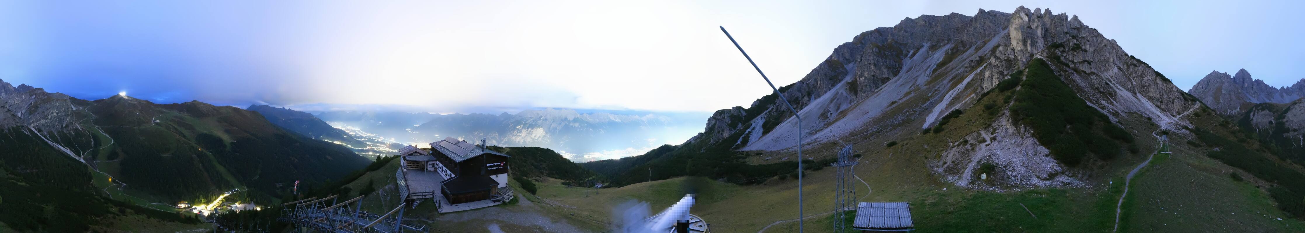 Archived image Webcam Axams: View Birgitzköpflhaus