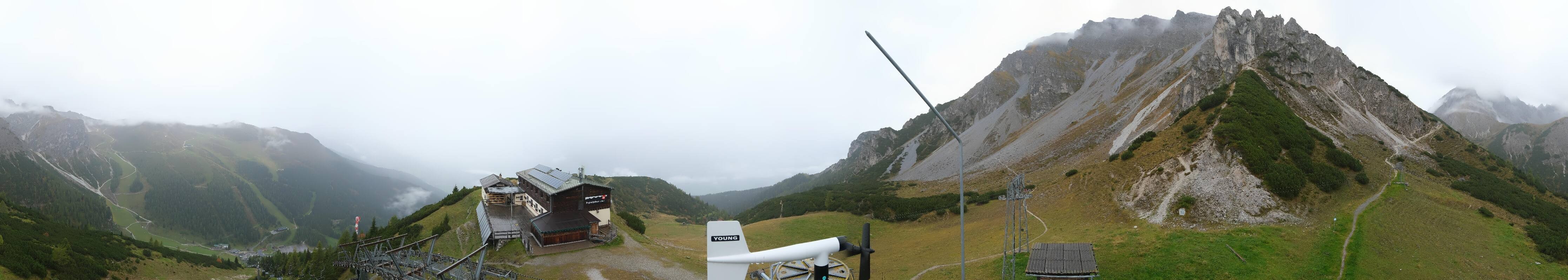 Archived image Webcam Axams: View Birgitzköpflhaus