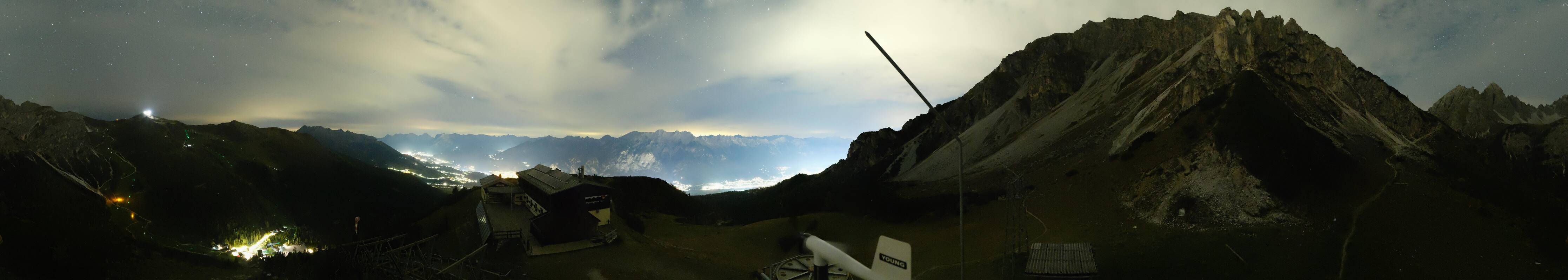 Archived image Webcam Axams: View Birgitzköpflhaus
