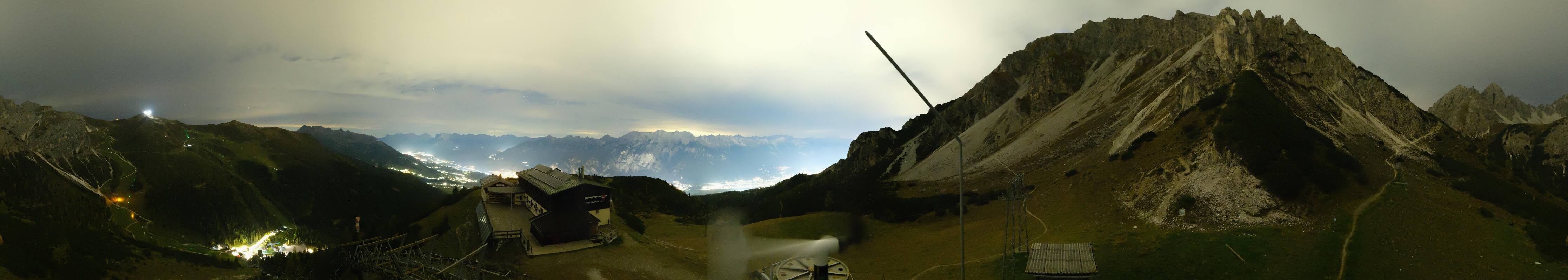 Archived image Webcam Axams: View Birgitzköpflhaus