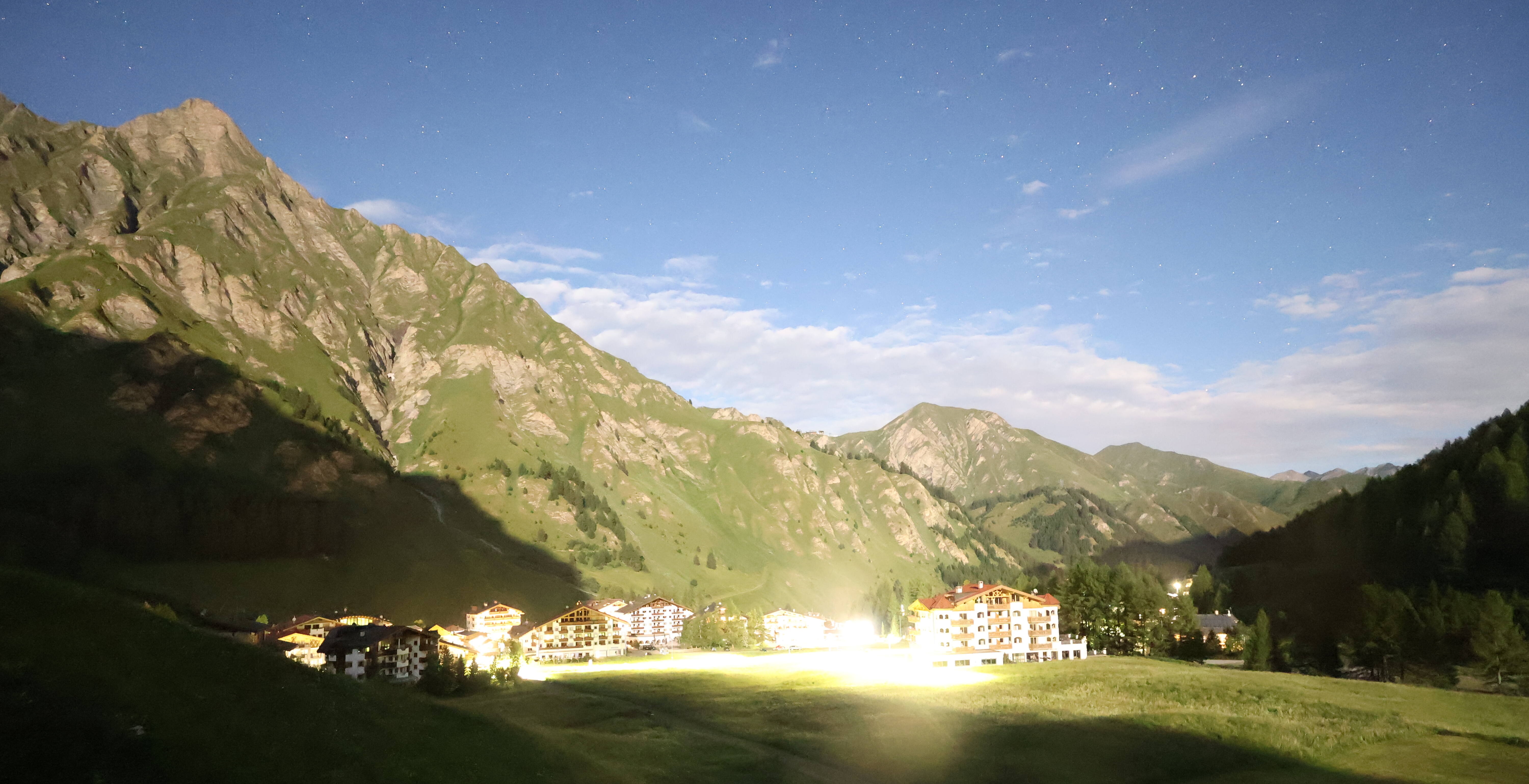 Archiv Foto Webcam Samnaun: Blick auf das Dorf
