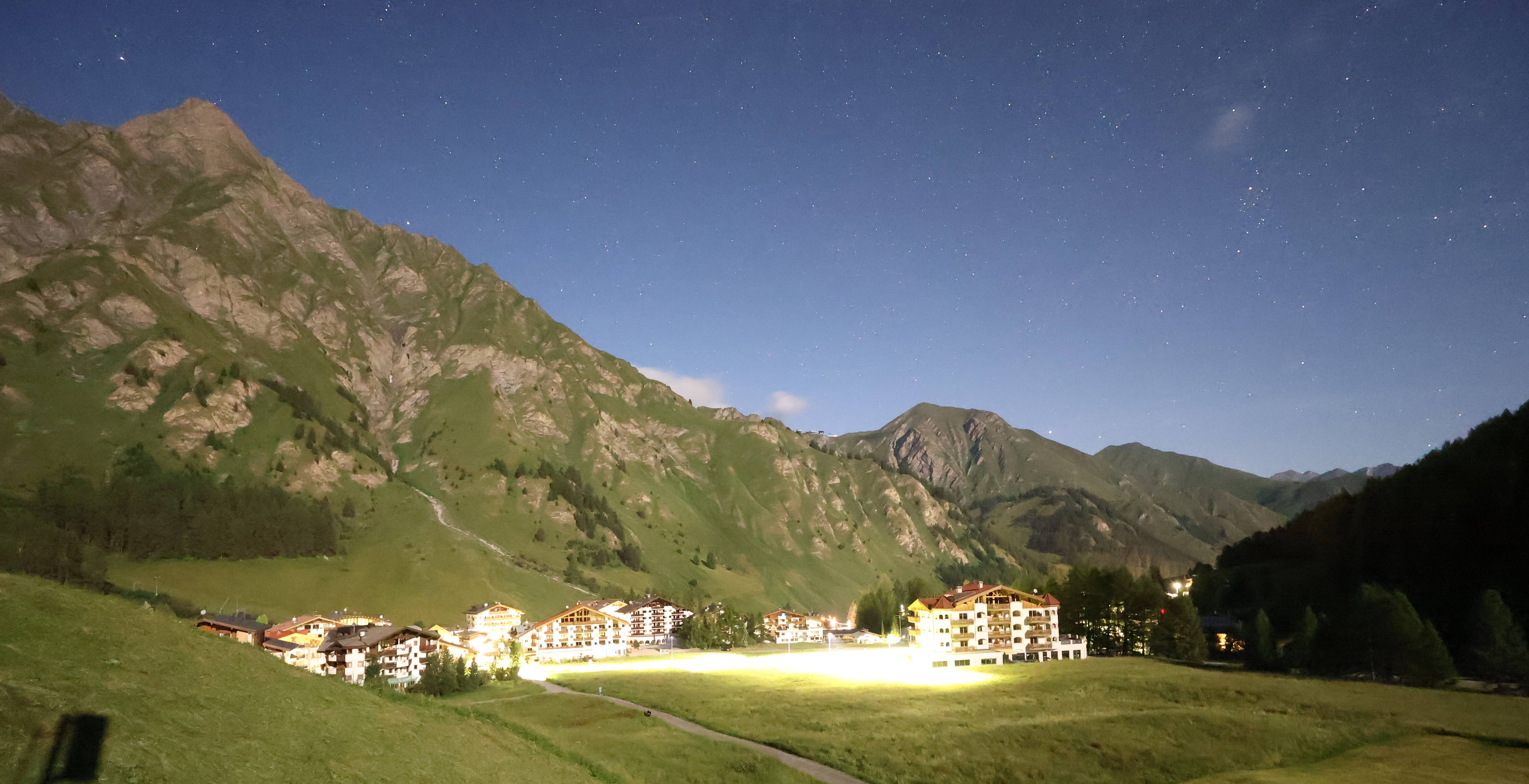 Archiv Foto Webcam Samnaun: Blick auf das Dorf