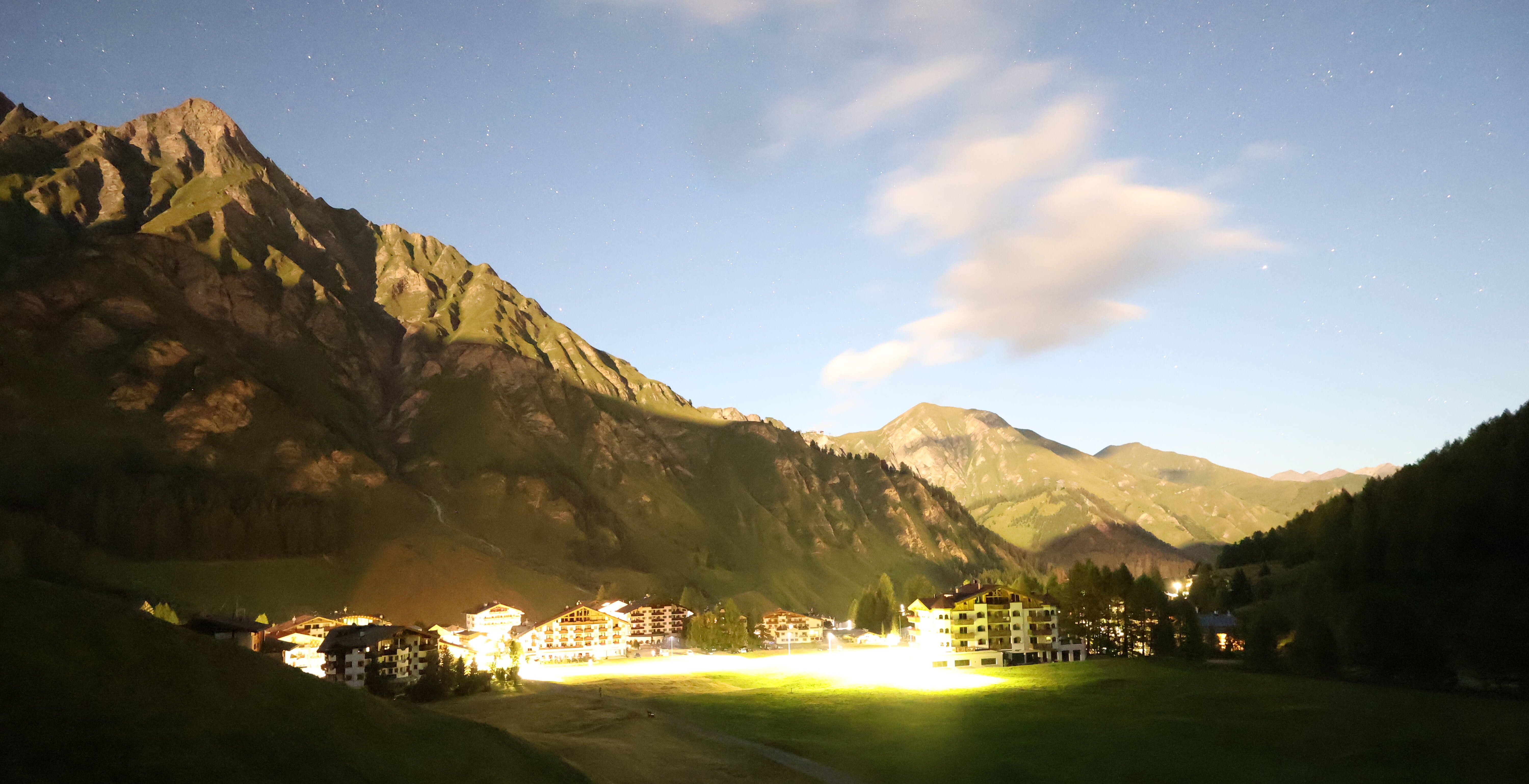 Archiv Foto Webcam Samnaun: Blick auf das Dorf