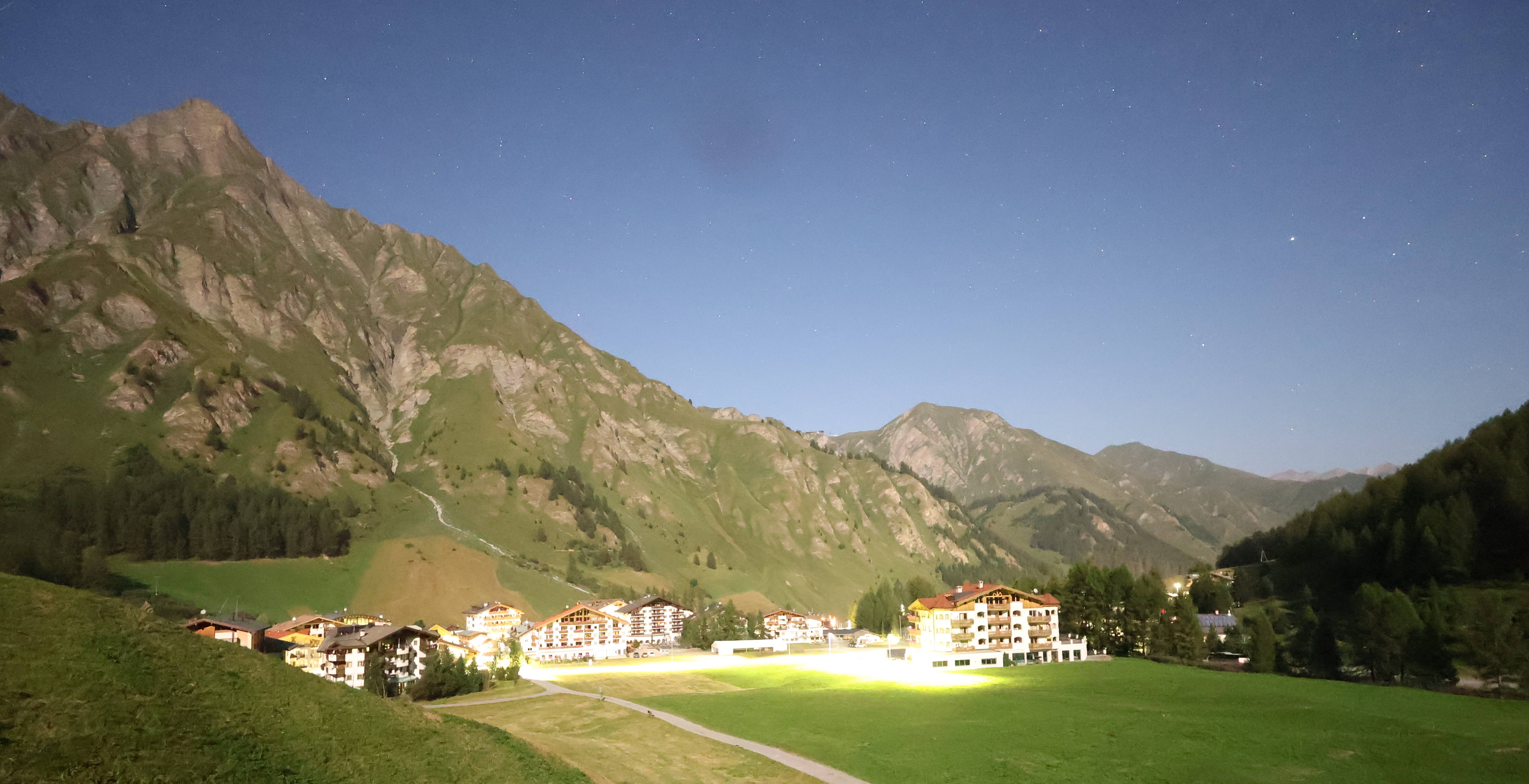 Archiv Foto Webcam Samnaun: Blick auf das Dorf