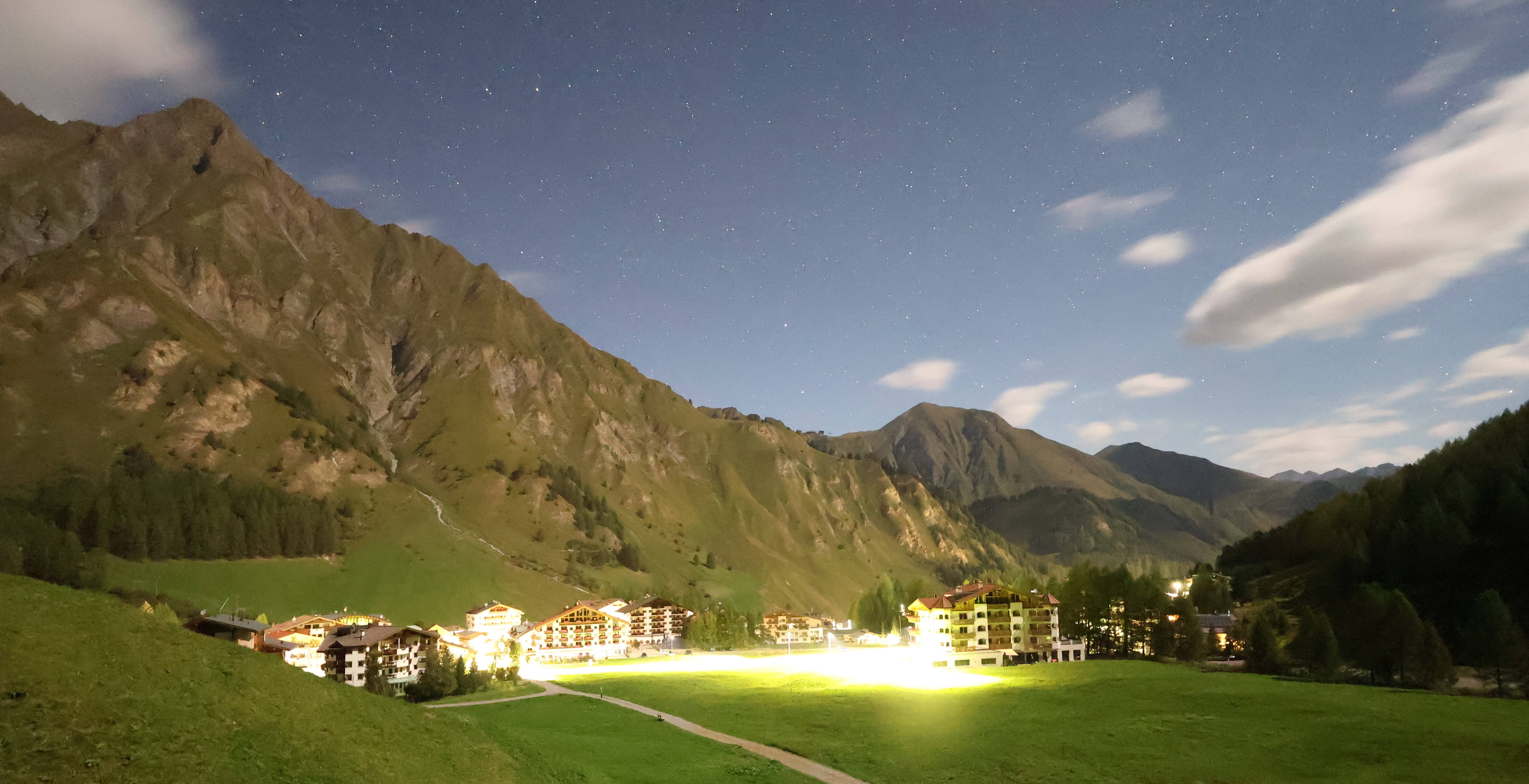 Archiv Foto Webcam Samnaun: Blick auf das Dorf