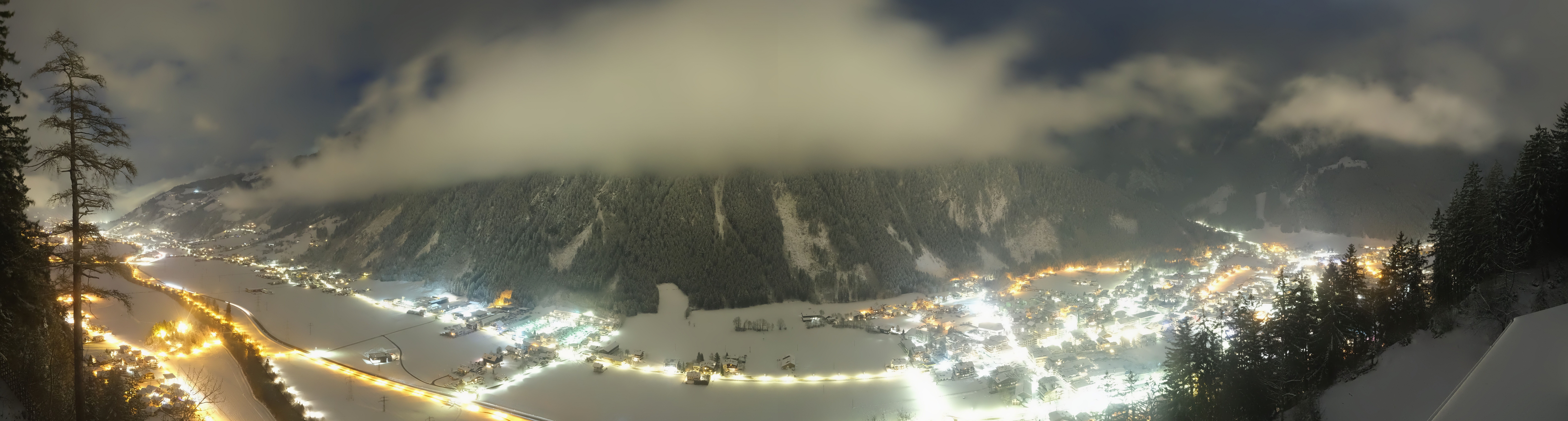 Archived image Webcam Mayrhofen im Zillertal: Zimmereben