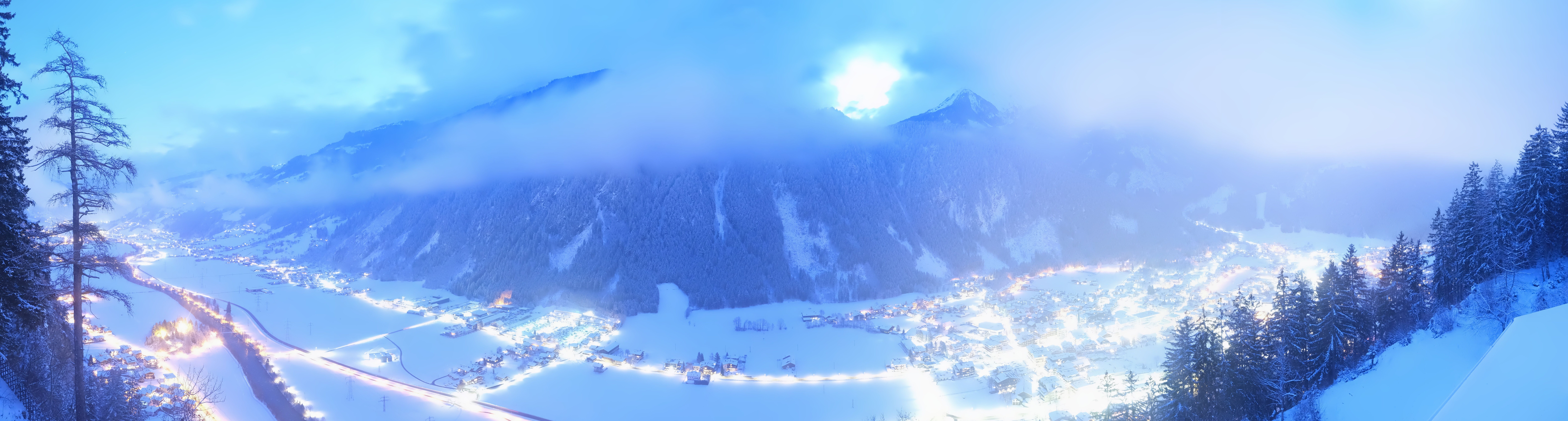 Archived image Webcam Mayrhofen im Zillertal: Zimmereben