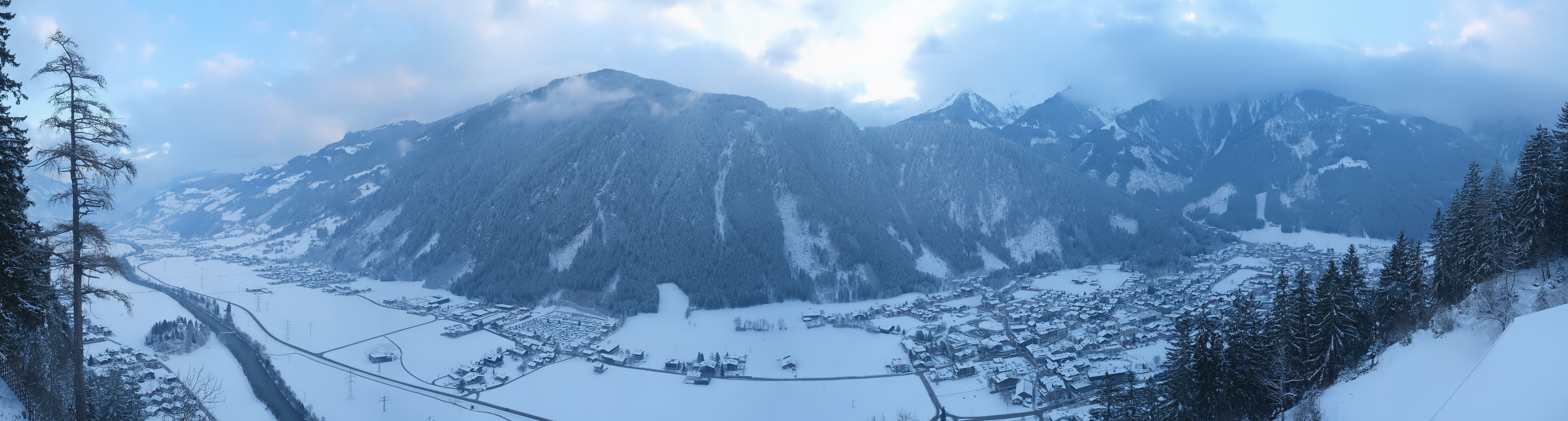 Archived image Webcam Mayrhofen im Zillertal: Zimmereben