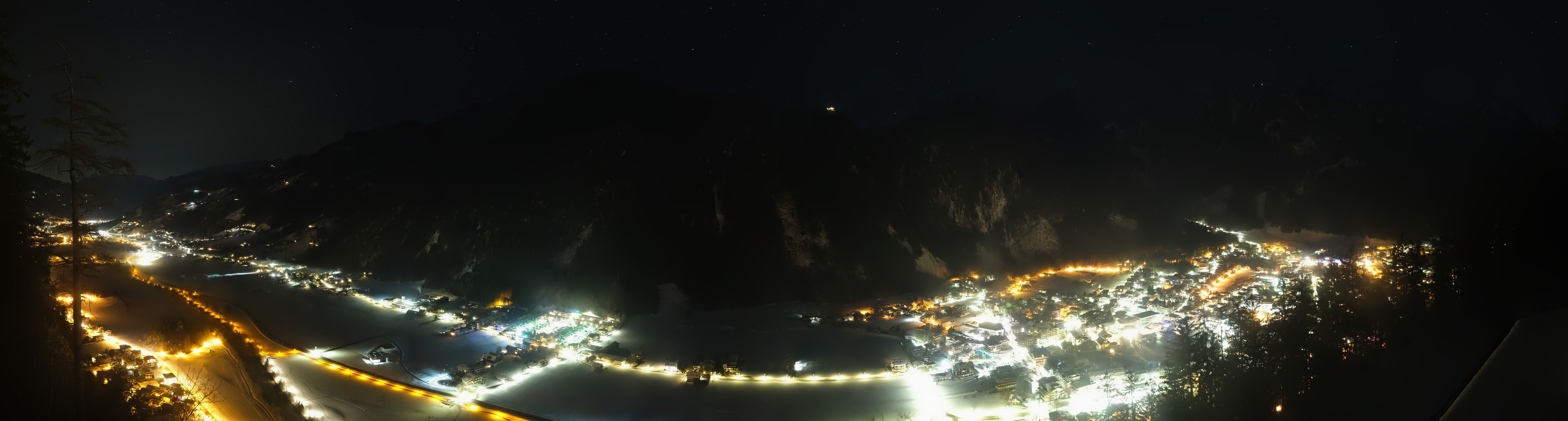Archived image Webcam Mayrhofen im Zillertal: Zimmereben
