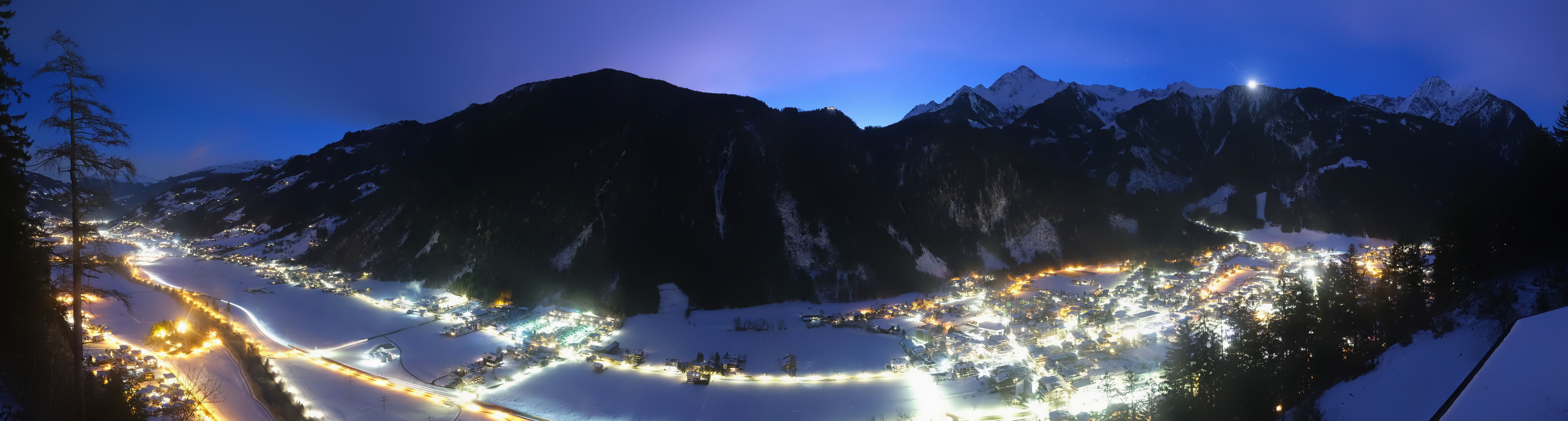 Archived image Webcam Mayrhofen im Zillertal: Zimmereben