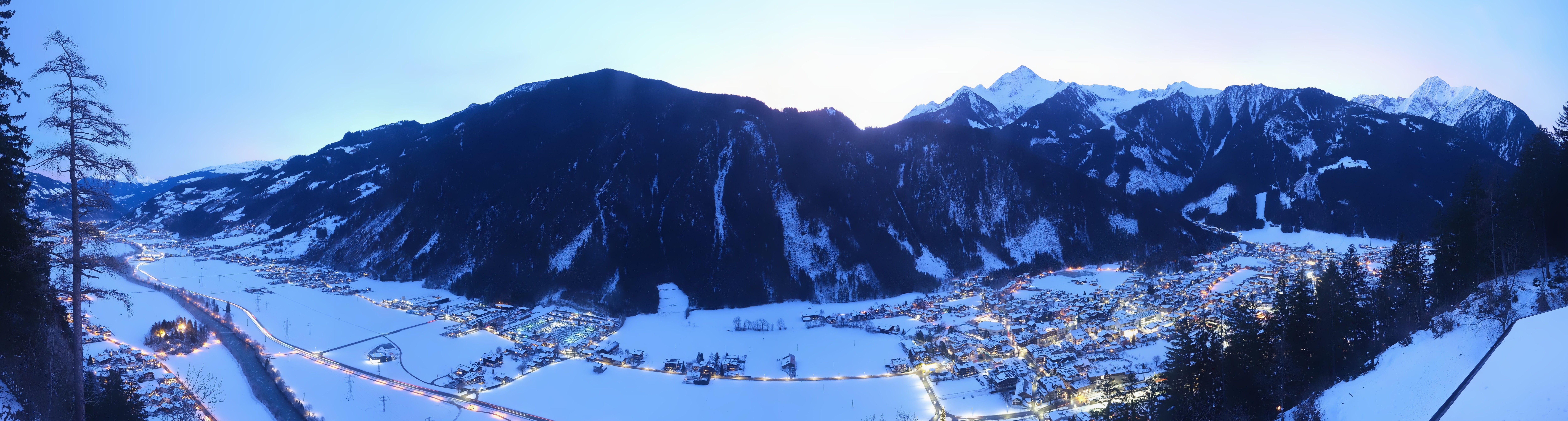 Archived image Webcam Mayrhofen im Zillertal: Zimmereben