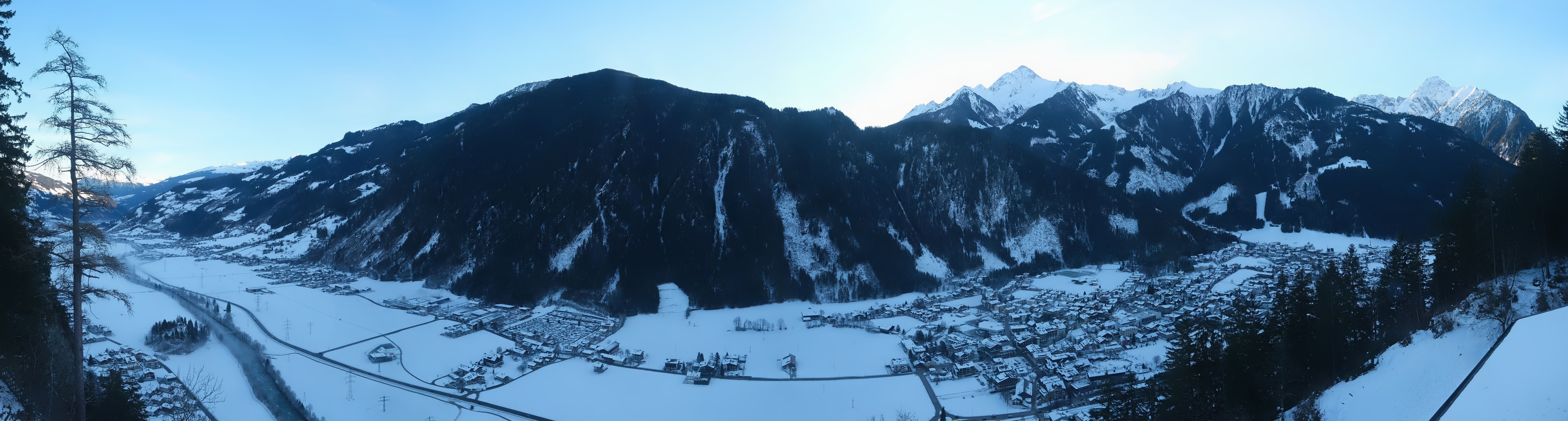 Archived image Webcam Mayrhofen im Zillertal: Zimmereben