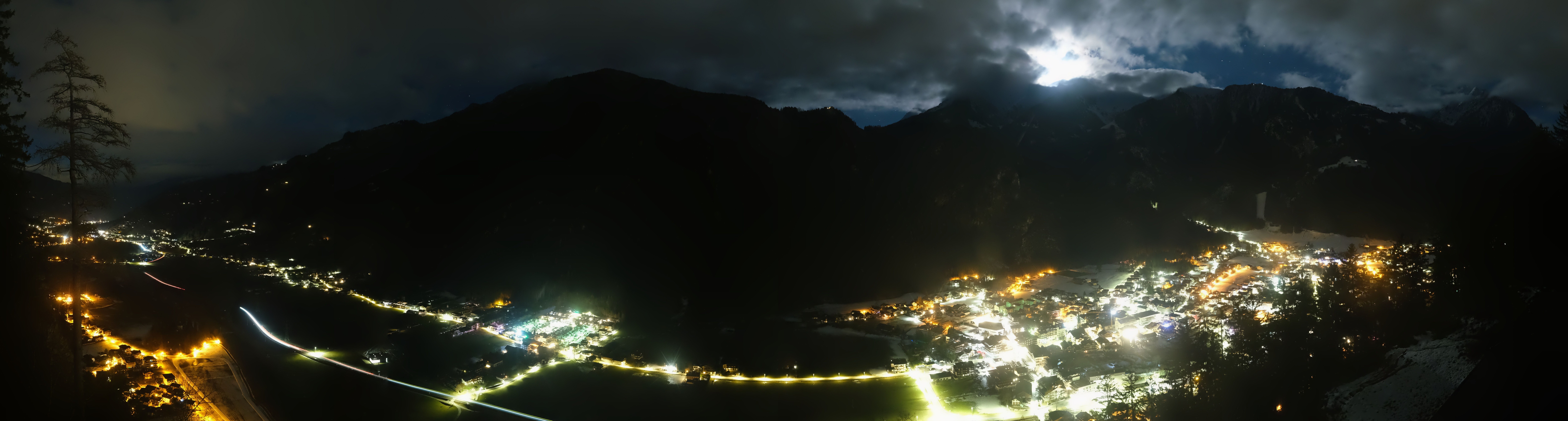 Archived image Webcam Mayrhofen im Zillertal: Zimmereben