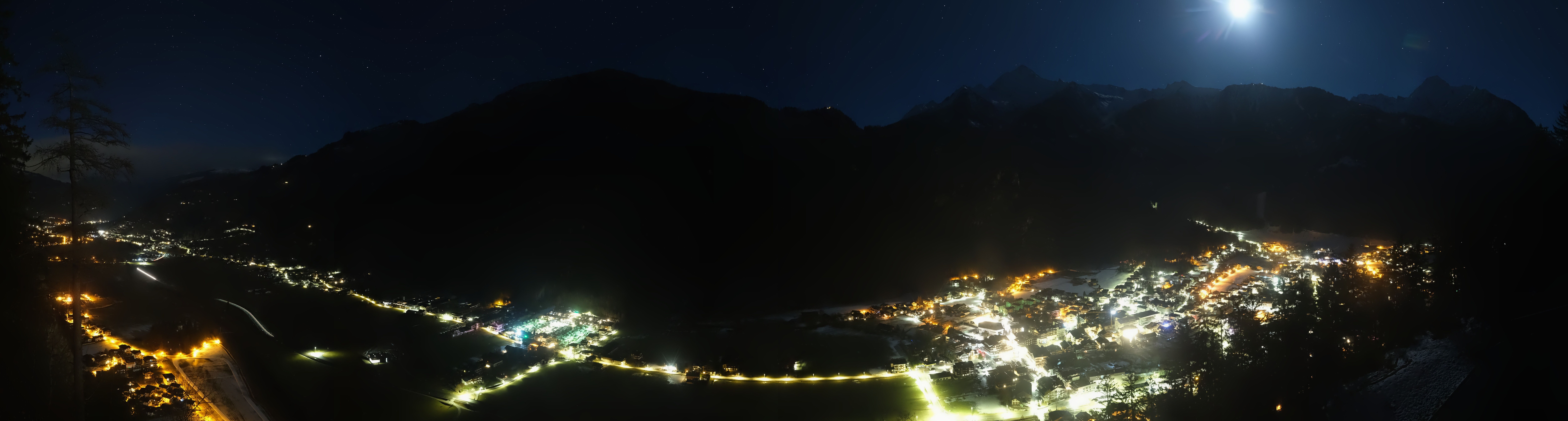 Archived image Webcam Mayrhofen im Zillertal: Zimmereben