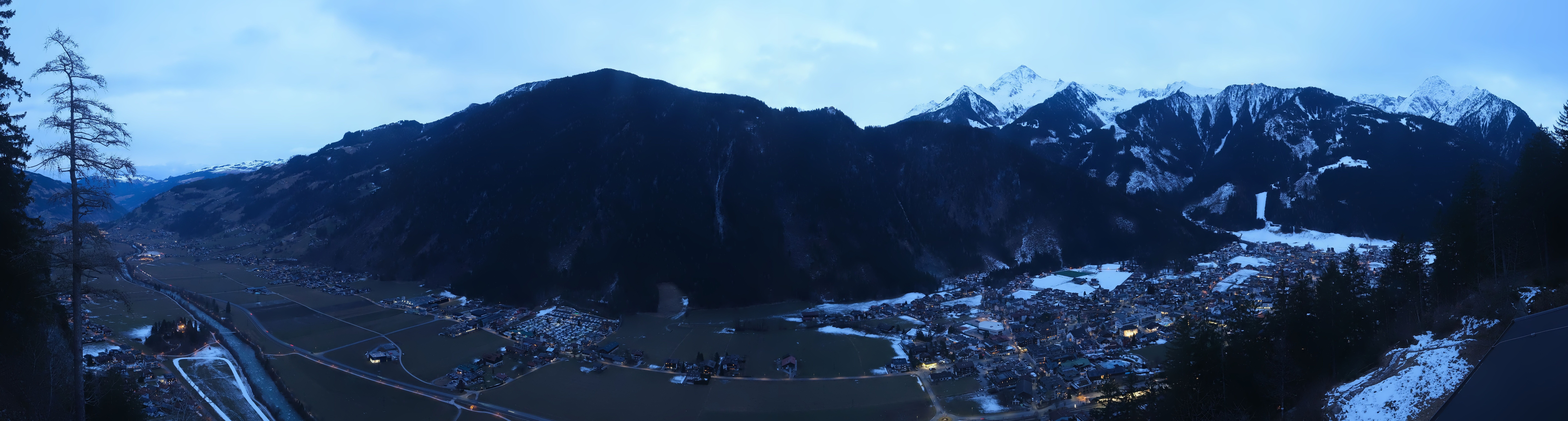 Archived image Webcam Mayrhofen im Zillertal: Zimmereben