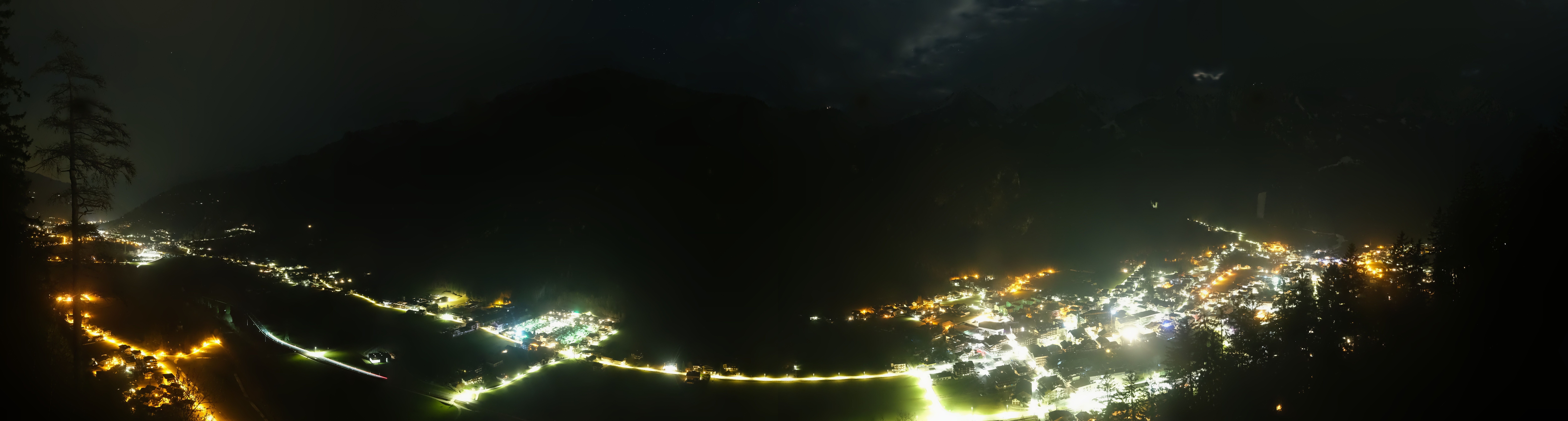 Archived image Webcam Mayrhofen im Zillertal: Zimmereben