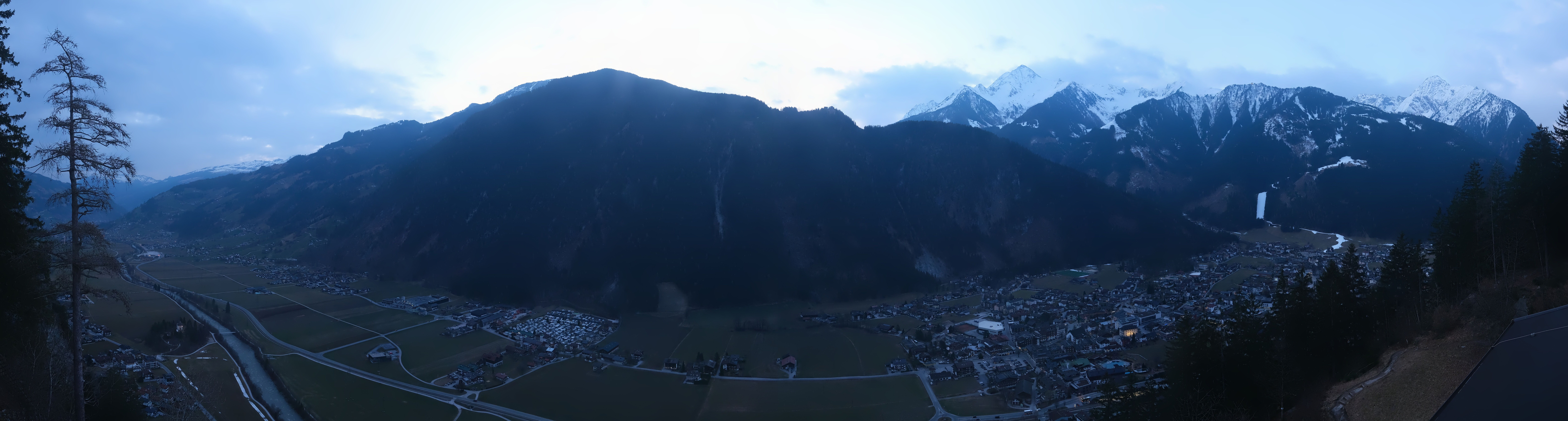 Archived image Webcam Mayrhofen im Zillertal: Zimmereben