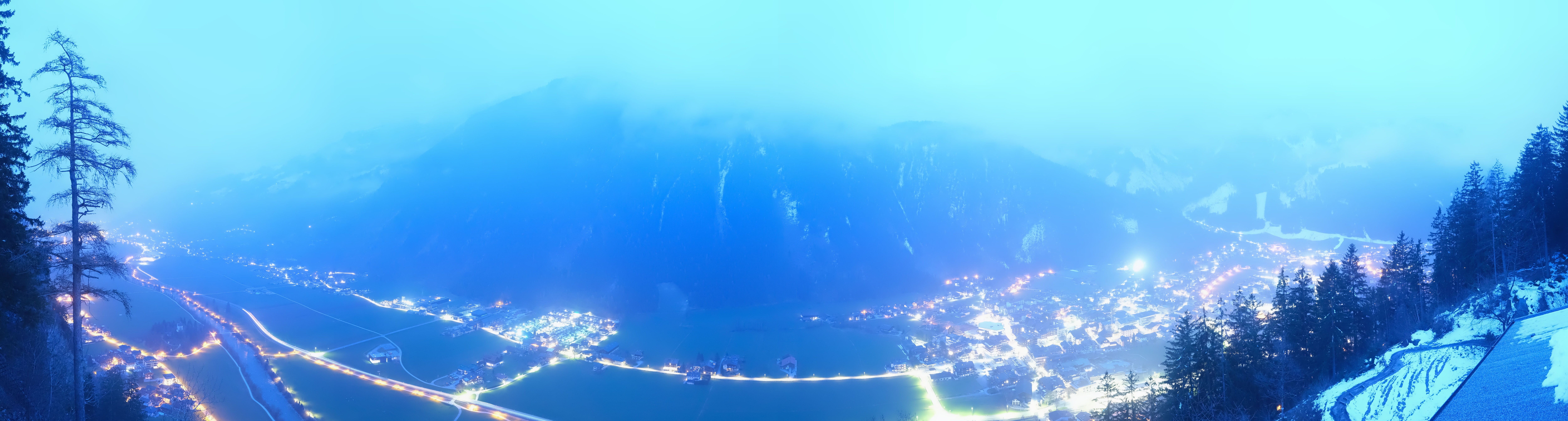 Archived image Webcam Mayrhofen im Zillertal: Zimmereben