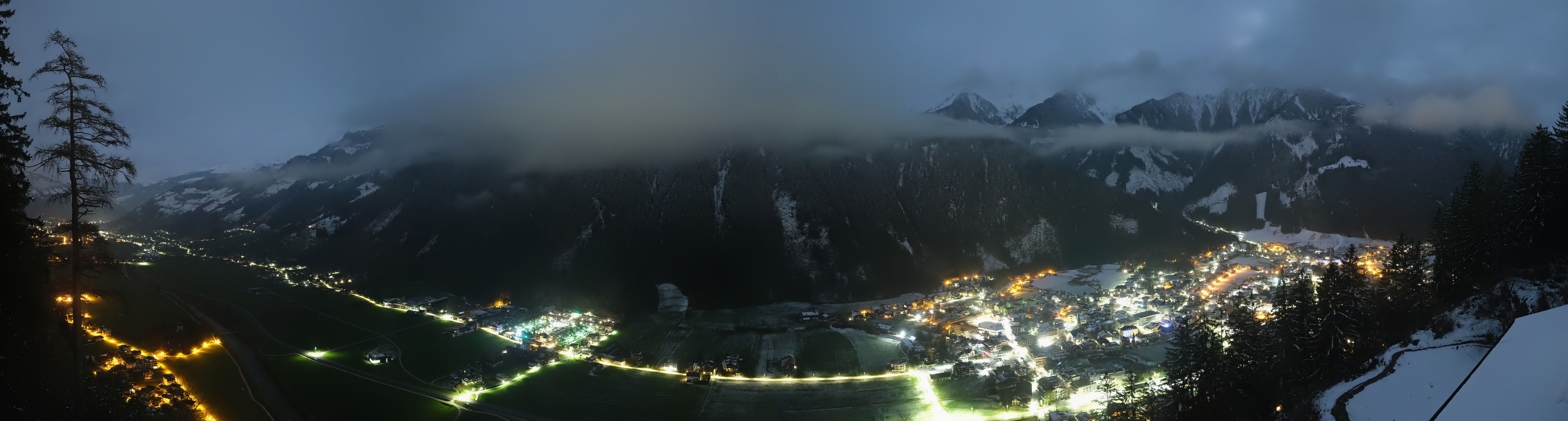 Archived image Webcam Mayrhofen im Zillertal: Zimmereben