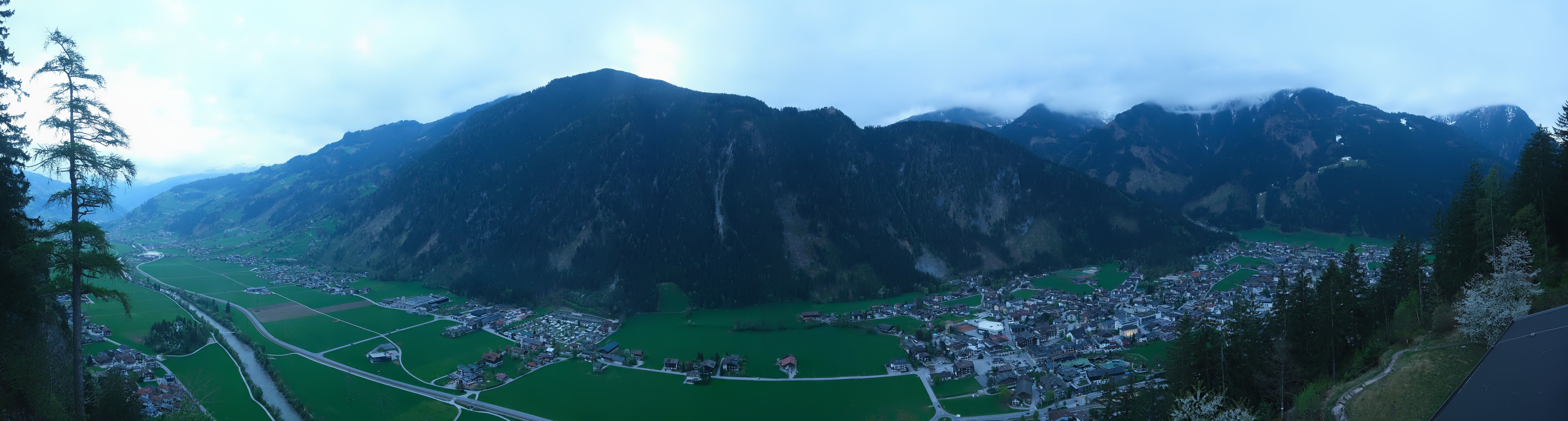 Archived image Webcam Mayrhofen im Zillertal: Zimmereben