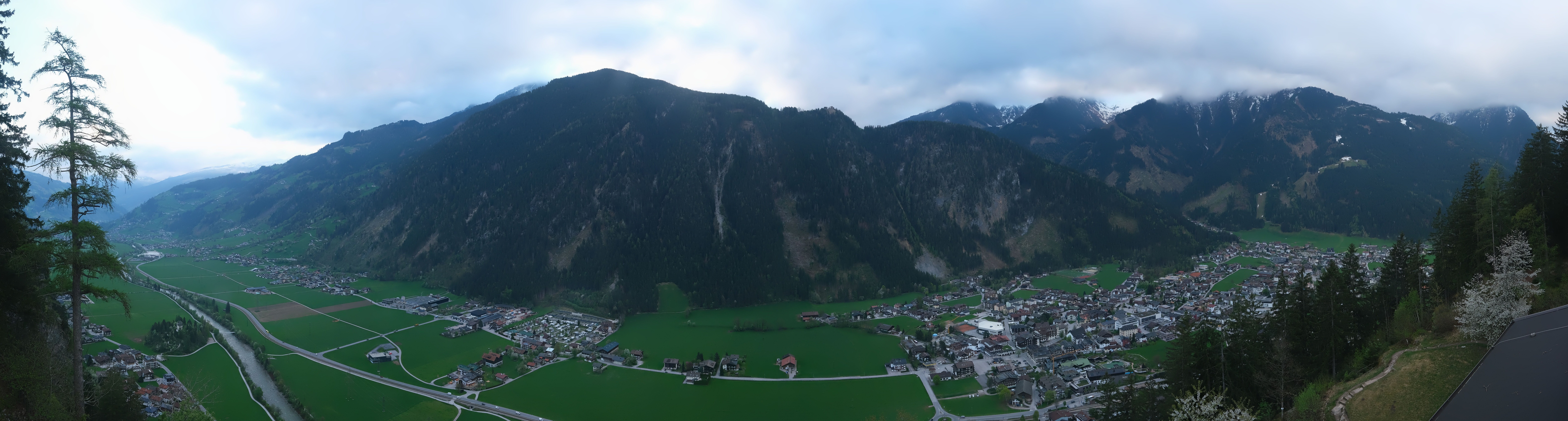 Archived image Webcam Mayrhofen im Zillertal: Zimmereben